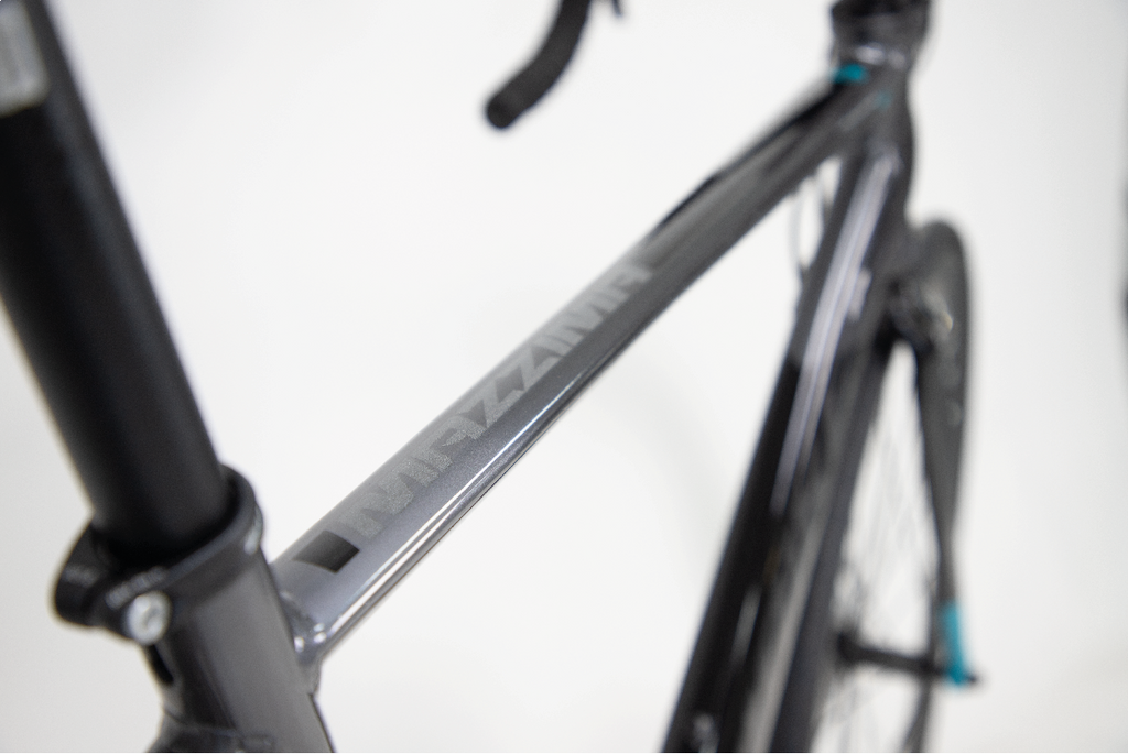 Bicicleta Alubike Mazzima 700c Gris Aluminio 14v